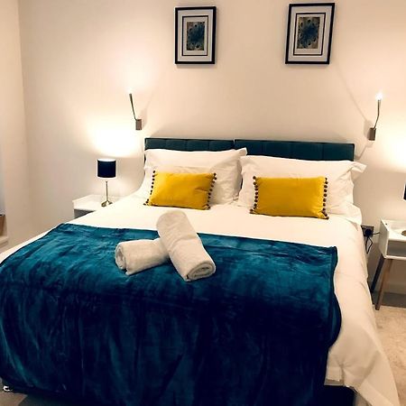 Maplewood Luxurious One-Bed Flat With Free Parking Hotell St Albans Exteriör bild