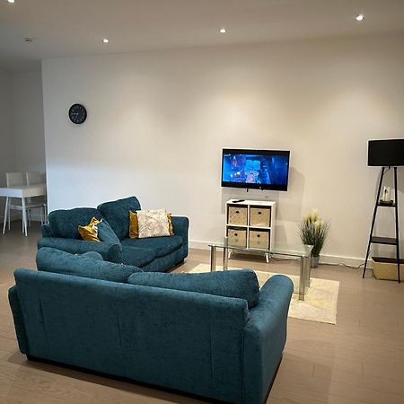 Maplewood Luxurious One-Bed Flat With Free Parking Hotell St Albans Exteriör bild