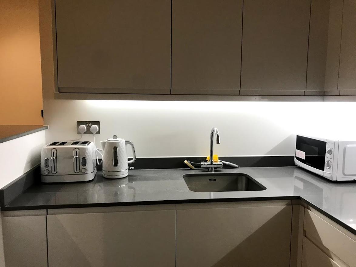 Maplewood Luxurious One-Bed Flat With Free Parking Hotell St Albans Exteriör bild